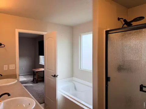 Bath - 1525 Wavecrest Dr, Windsor, CO 80550 photo 1 of 1