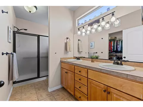 Bath - 2020 Vineyard Ct, Windsor, CO 80550 photo 2 of 3