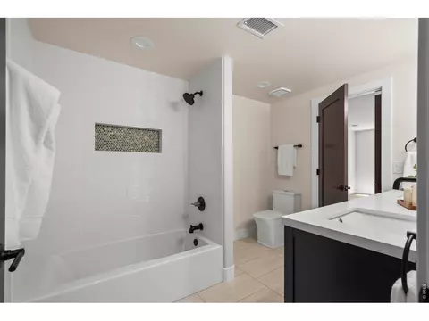 Bath - 5302 Pinehurst Dr, Boulder, CO 80301 photo 9 of 9
