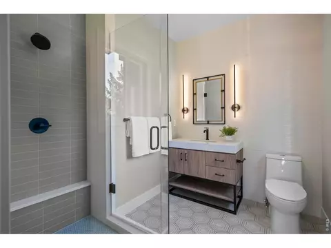 Bath - 5302 Pinehurst Dr, Boulder, CO 80301 photo 7 of 9
