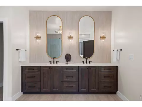 Bath - 5302 Pinehurst Dr, Boulder, CO 80301 photo 2 of 9