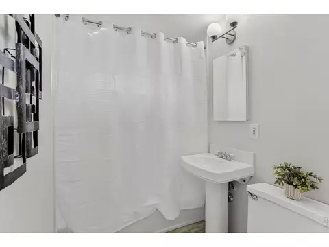 Bath - 80 S 33rd St, Boulder, CO 80305 photo 1 of 1
