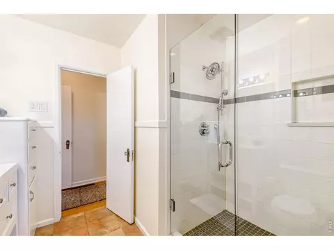 Bath - 3086 11th St, Boulder, CO 80304 photo 3 of 3