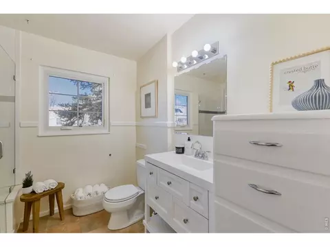 Bath - 3086 11th St, Boulder, CO 80304 photo 1 of 3