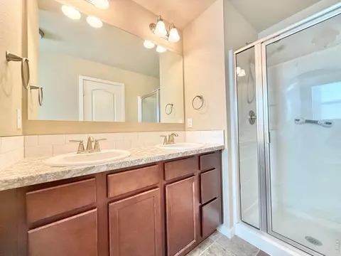 Bath - 640 Cimarron Trl, Ault, CO 80610 photo 2 of 3