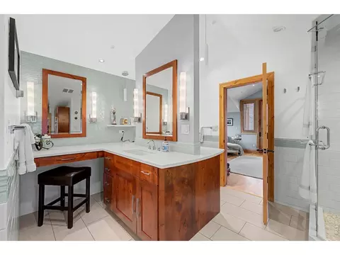 Bath - 3135 11th St, Boulder, CO 80304 photo 3 of 6