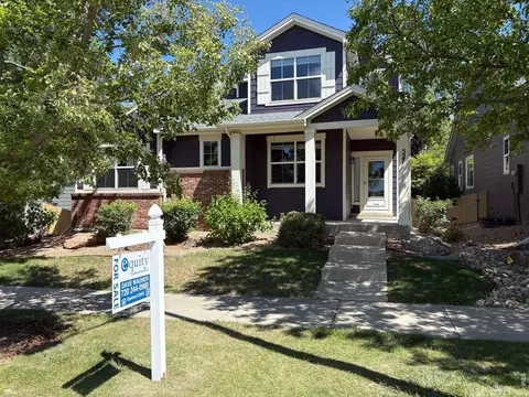 527 Deerwood Dr, Longmont, CO 80504