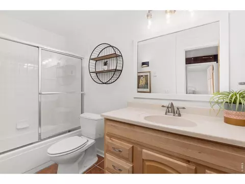 Bath - 4100 Greenbriar Blvd, Boulder, CO 80305 photo 4 of 4