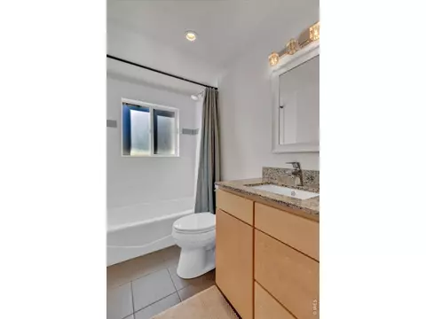 Bath - 3590 Endicott Dr, Boulder, CO 80305 photo 2 of 3
