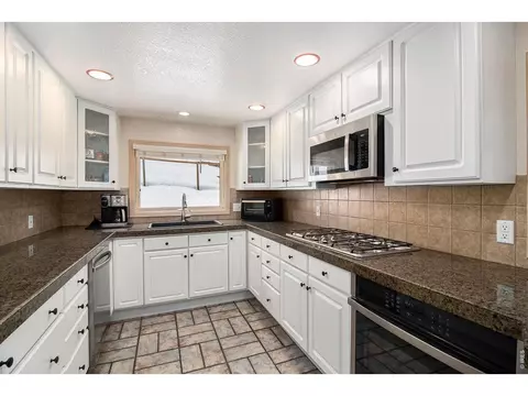 Kitchen - 355 Cedar Dr, Lyons, CO 80540 photo 2 of 2