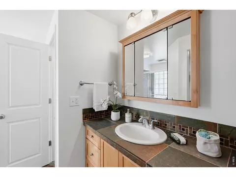 Bath - 3865 Campo Ct, Boulder, CO 80301 photo 1 of 4