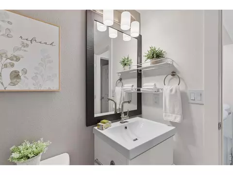 Bath - 827 Maxwell Ave #E, Boulder, CO 80304 photo 3 of 3
