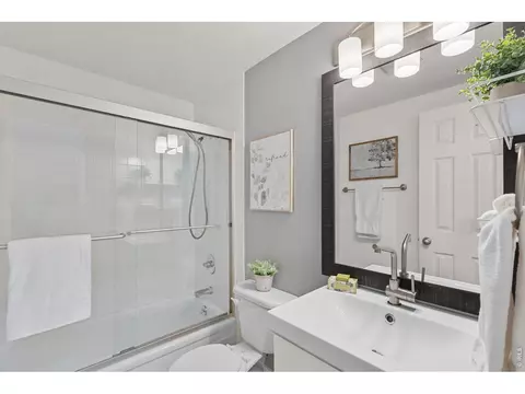 Bath - 827 Maxwell Ave #E, Boulder, CO 80304 photo 2 of 3