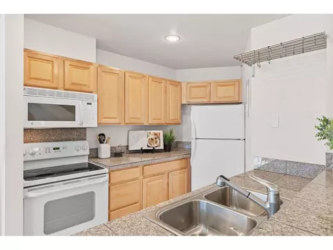 Kitchen - 827 Maxwell Ave #E, Boulder, CO 80304 photo 5 of 7