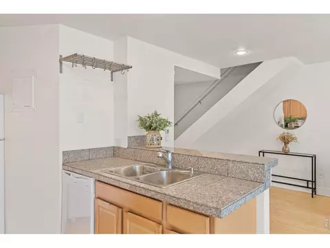 Kitchen - 827 Maxwell Ave #E, Boulder, CO 80304 photo 4 of 7