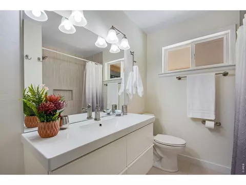 Bath - 375 S 40th St, Boulder, CO 80305 photo 3 of 5