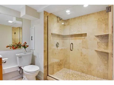 Bath - 375 S 40th St, Boulder, CO 80305 photo 5 of 5