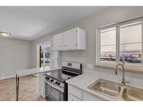 Kitchen - 885 35th St, Boulder, CO 80303 photo 2 of 3