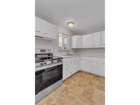 Kitchen - 885 35th St, Boulder, CO 80303 photo 3 of 3