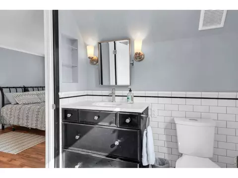 Bath - 2153 W Grove Cir, Boulder, CO 80302 photo 3 of 4