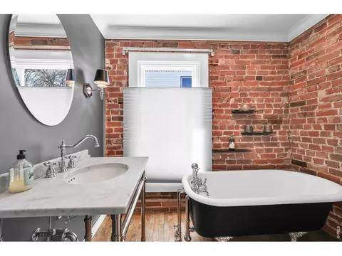 Bath - 2153 W Grove Cir, Boulder, CO 80302 photo 1 of 4
