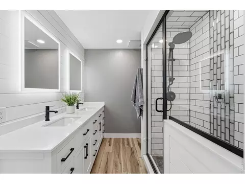 Bath - 4072 Crystal Ct, Boulder, CO 80304 photo 3 of 5