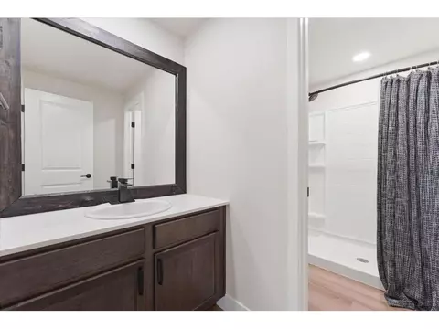 Bath - 416 66th Ave, Greeley, CO 80634 photo 4 of 4