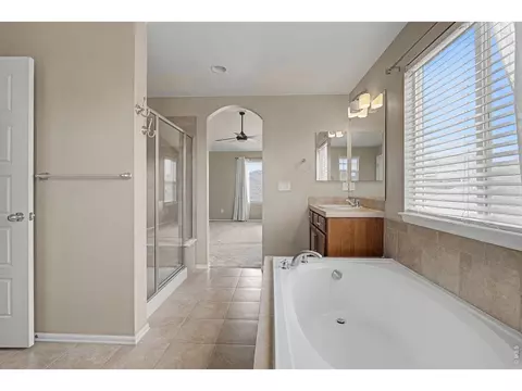 Bath - 2145 Longfin Dr, Windsor, CO 80550 photo 4 of 5