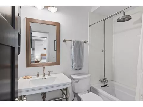 Bath - 93 Hawk Ln, Boulder, CO 80304 photo 3 of 4