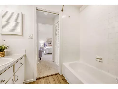 Bath - 1303 Alpine Ave #29 B, Boulder, CO 80304 photo 1 of 3