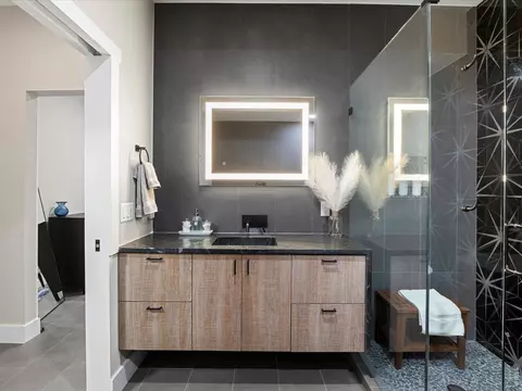 Bath - 718 Emerson Gulch Rd, Boulder, CO 80302 photo 2 of 4