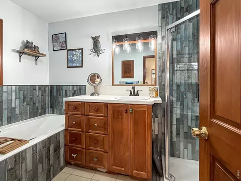 Bath - 512 Springdale Rd, Sterling, CO 80751 photo 2 of 6