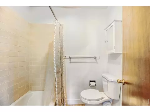 Bath - 4690 Portside Way, Boulder, CO 80301 photo 1 of 2