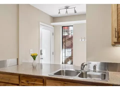 Kitchen - 715 Arapahoe Ave #2, Boulder, CO 80302 photo 3 of 3