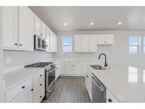 Kitchen - 24317 E River Front Dr, Aurora, CO 80019 photo 3 of 3