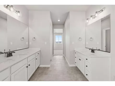 Bath - 24317 E River Front Dr, Aurora, CO 80019 photo 1 of 5