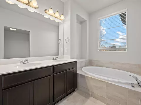Bath - 14952 E Belleview Ave, Aurora, CO 80015 photo 3 of 6