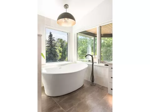 Bath - 2158 Tamarack Ave, Boulder, CO 80304 photo 2 of 5