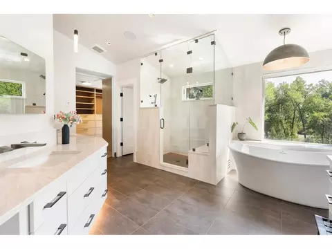 Bath - 2158 Tamarack Ave, Boulder, CO 80304 photo 1 of 5