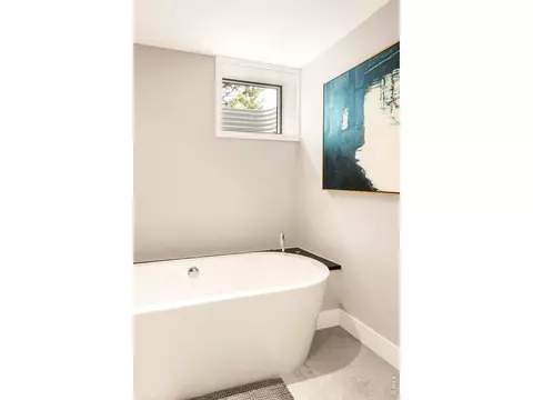 Bath - 316 Pine Tree Ln, Boulder, CO 80304 photo 5 of 7