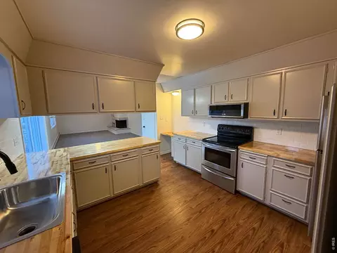 Kitchen - 2150 19th Ave, Greeley, CO 80631 photo 4 of 8