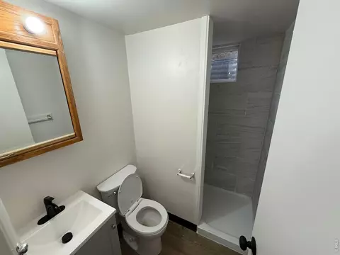Bath - 2150 19th Ave, Greeley, CO 80631 photo 2 of 4