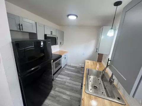 Kitchen - 2150 19th Ave, Greeley, CO 80631 photo 5 of 8