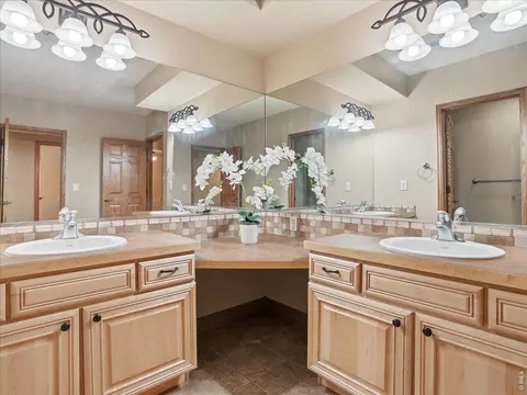 Bath - 4393 Firehawk Ct, Windsor, CO 80550 photo 5 of 5