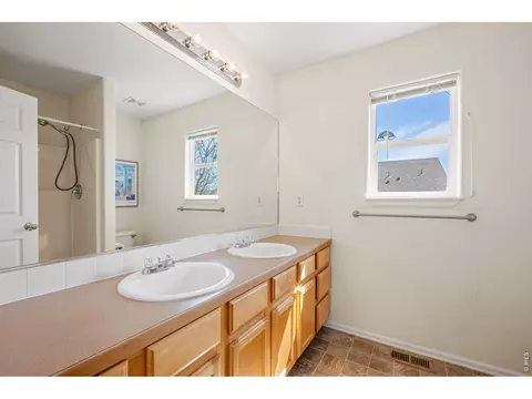 Bath - 9877 Buffalo St, Firestone, CO 80504 photo 2 of 4
