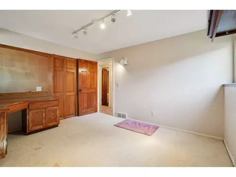 Bedroom - 2020 Kohler Dr, Boulder, CO 80305 photo 4 of 5