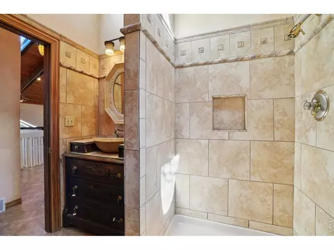 Bath - 2020 Kohler Dr, Boulder, CO 80305 photo 2 of 3