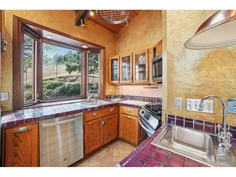 Kitchen - 2020 Kohler Dr, Boulder, CO 80305 photo 3 of 4