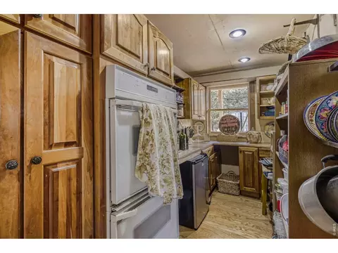 Kitchen - 1042 Steamboat Valley Rd, Lyons, CO 80540 photo 3 of 3