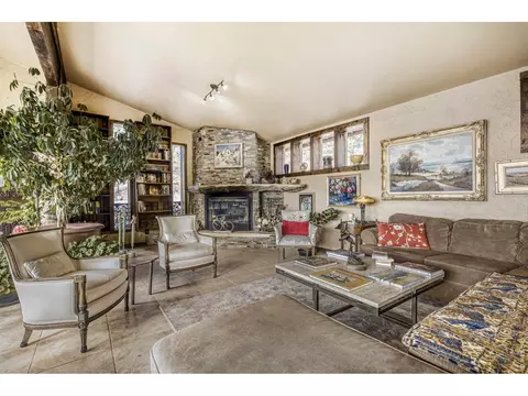 Living - 1042 Steamboat Valley Rd, Lyons, CO 80540 photo 2 of 5